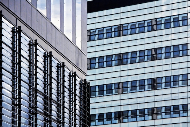 Edificio moderno de oficinas financieras