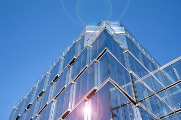 Edificio modernoEdificio moderno de oficinas con fachada de cristal