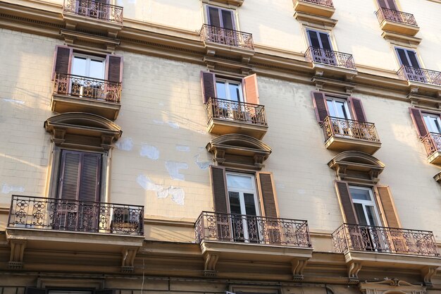 Foto edificio en nápoles italia