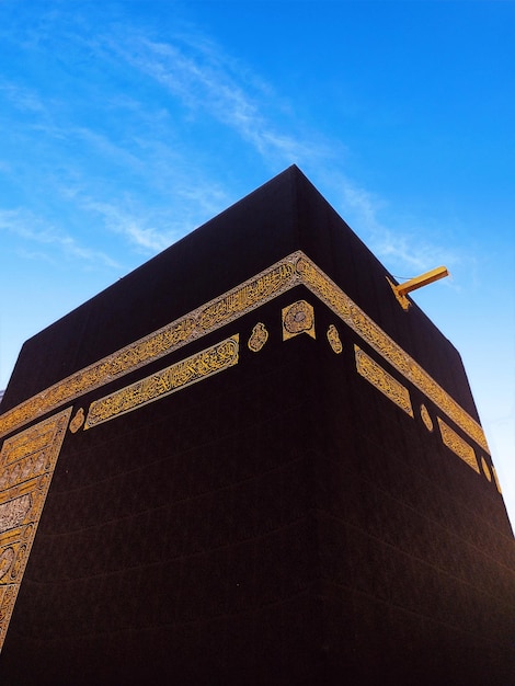 El edificio negro de la kaaba en la meca