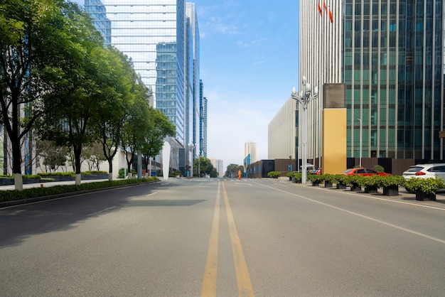 Foto edificio de oficinas de autopista y centro financiero en chongqing, china