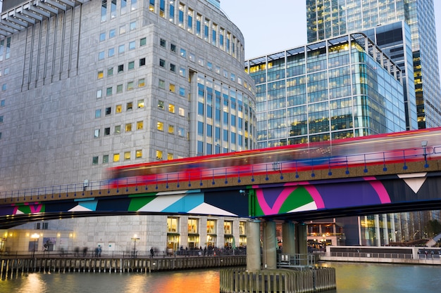 Edificio de oficinas en Canary Wharf, Londres