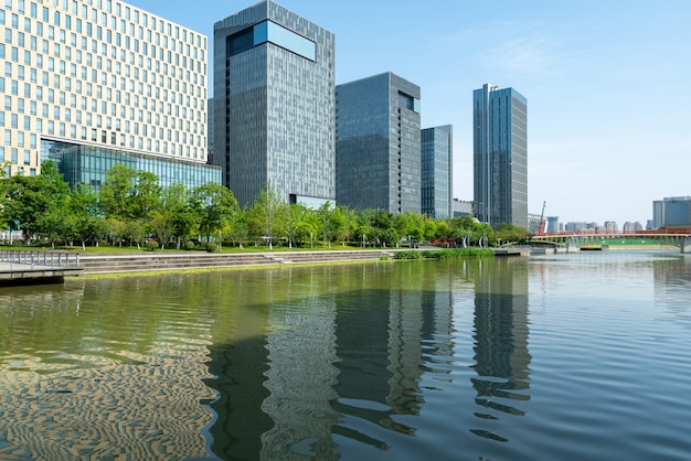 Edificio de oficinas del centro financiero en Ningbo East New Town, China