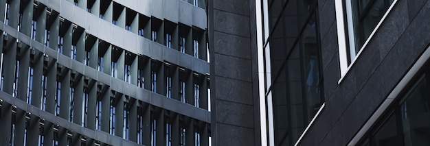 Edificio de oficinas corporativas en el distrito financiero moderno rascacielos en el centro de la ciudad comercial real e ...