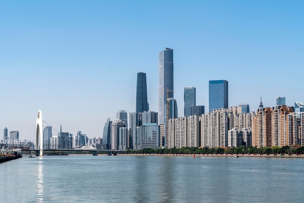 Edificio de oficinas moderno del centro financiero de Guangzhou