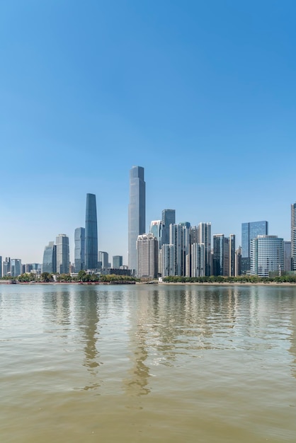 Edificio de oficinas moderno del centro financiero de Guangzhou