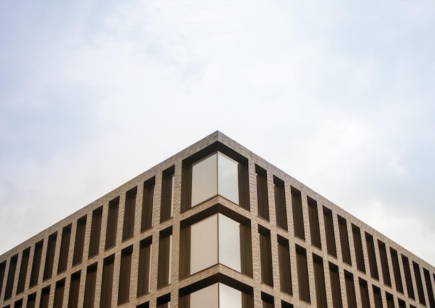 Edificio de oficinas moderno con pantallas de ventana