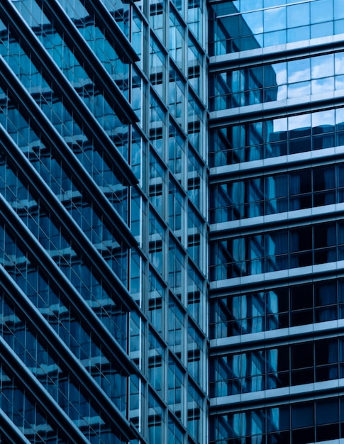 Edificio de oficinas moderno con ventana de cristal