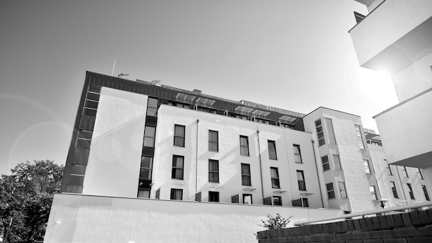 Foto un edificio con la palabra hotel en él