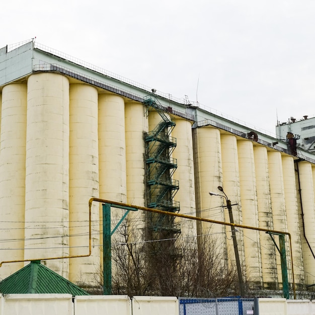 Foto edifício para armazenamento e secagem de cereais