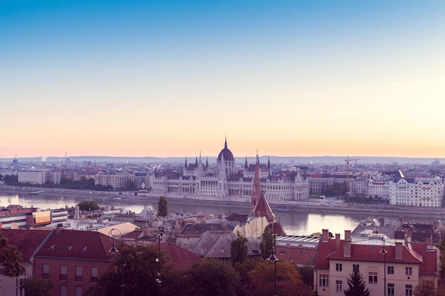 El edificio del Parlamento húngaro en Budapest