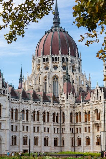 Edificio del Parlamento húngaro en la ciudad de Budapest.