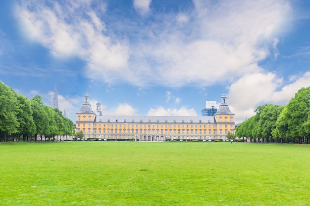 Edificio principal de la universidad en Bonn, Alemania