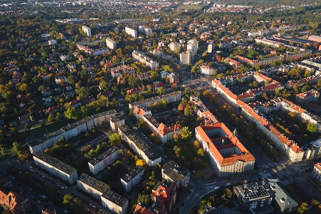 Edifício residencial na cidade europeia Vista aérea Wroclaw Polónia