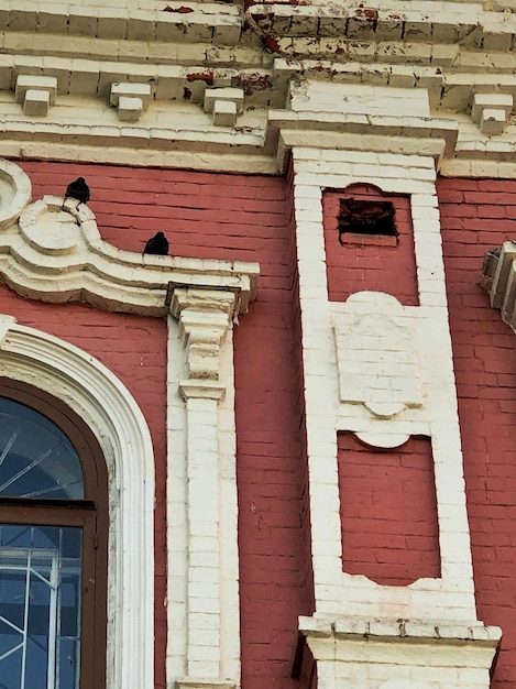 Foto edificio ruso prerrevolucionario construido en 1750-1900 en la ciudad provincial de perm