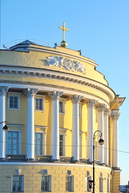 El edificio del Senado y Sínodo en San Petersburgo