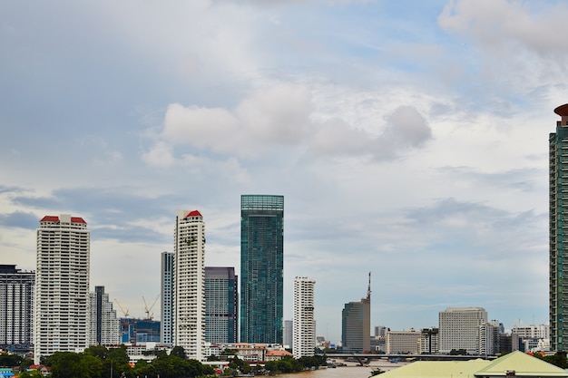 Edifícios altos na Tailândia