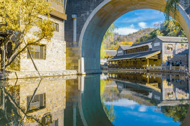 Edifícios antigos na cidade, há lagos e pontes de pedra, china