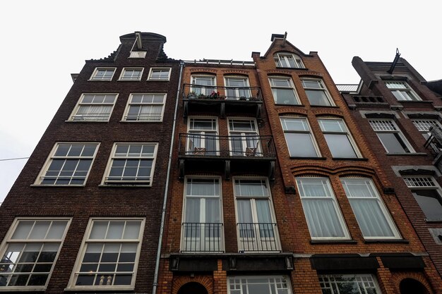 Edifícios antigos tradicionais em Amsterdã