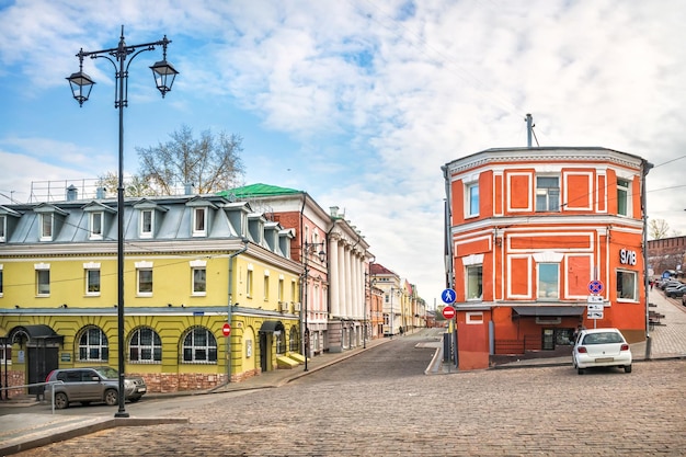 Edificios antiguos en la calle Kozhevennaya Nizhny Novgorod