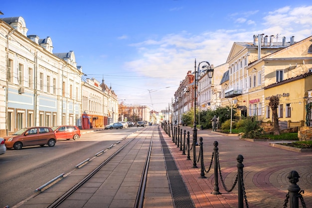 Edificios antiguos y la Casa de AB Smirnov en la calle Rozhdestvenskaya Nizhny NovgorodCaption Hotel Volga bar Mokh