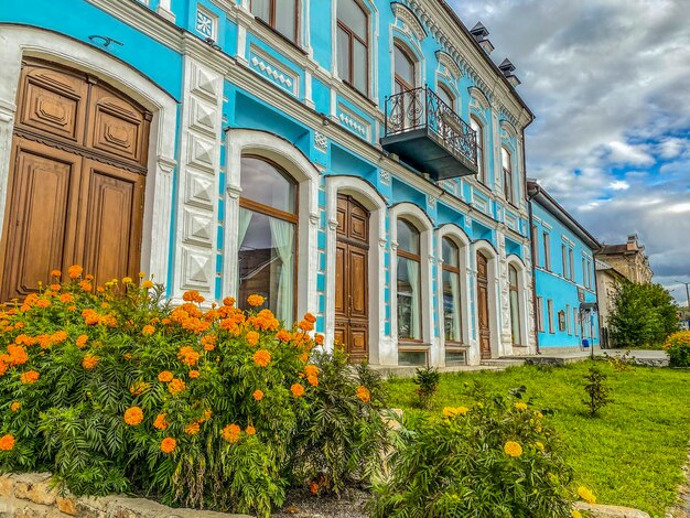 Foto edificios antiguos en el casco antiguo de kostroma, rusia