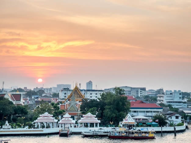 Foto edifícios ao redor do templo do amanhecer