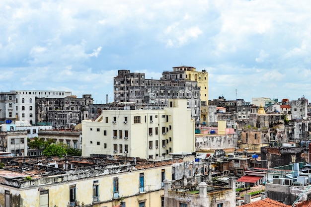 Edificios céntricos de la ciudad en La Habana Cuba