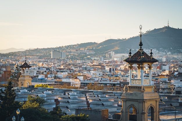 Edificios de la ciudad de Barcelona por la tarde