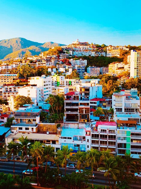 Foto edificios en la ciudad contra un cielo despejado