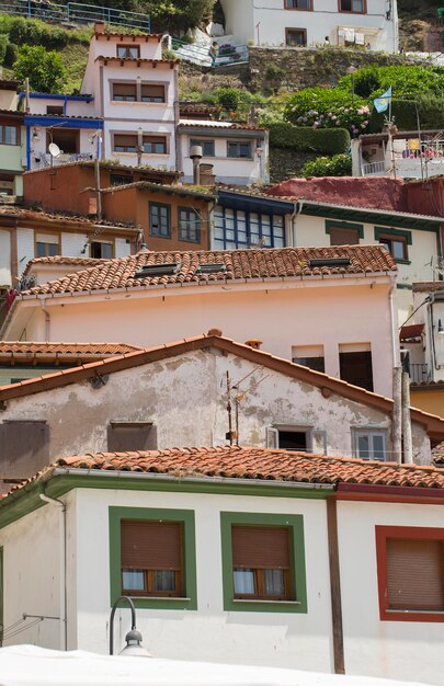 Foto edificios coloridos en el cudillero