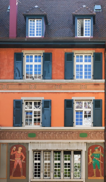 Edifícios com belas janelas em Basileia