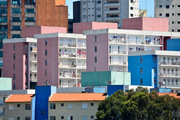 Foto edifícios contra o céu azul