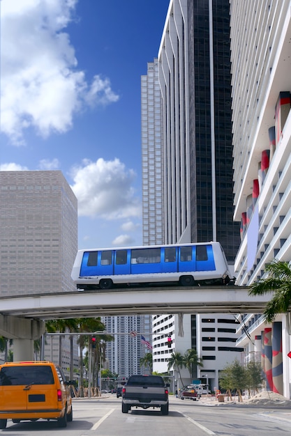 Edifícios de arranha-céus urbanos downtown miami