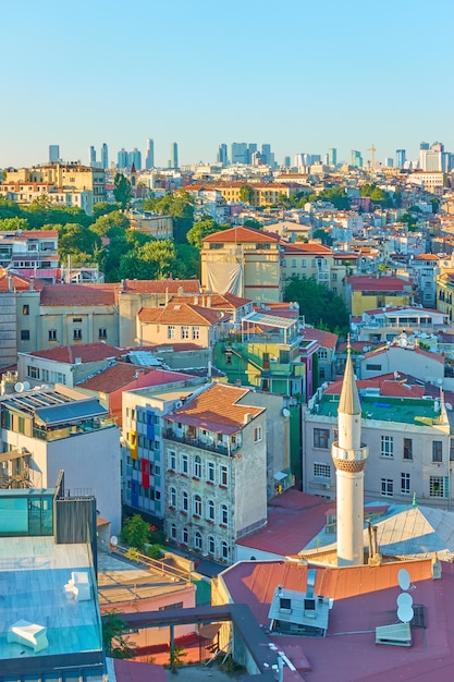 Edificios en el distrito de Galata en Estambul, Turquía