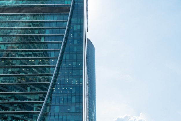Edificios de gran altura del centro de negocios del distrito de Moscú Moscowcity contra el cielo diurno