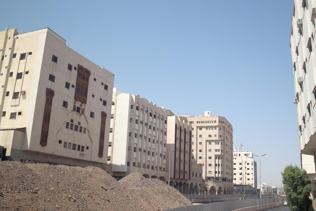 Edificios hoteleros cerca de al haram la mezquita nabawi, arabia saudita.