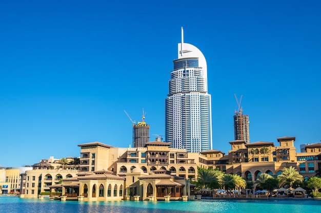 Edificios en la isla del casco antiguo de Dubai, Emiratos Árabes Unidos