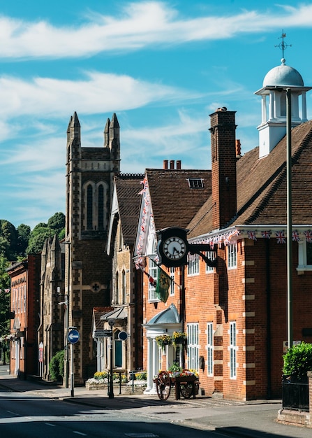 Edificios de ladrillo tradicionales en el centro histórico de Farnham Surrey UK