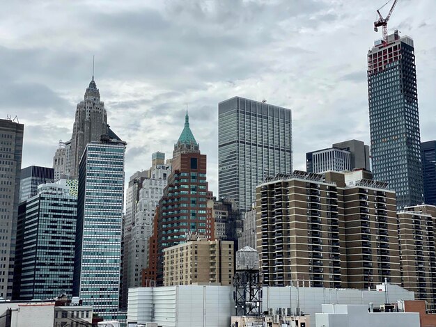 Foto edificios modernos en la ciudad de nueva york contra el cielo