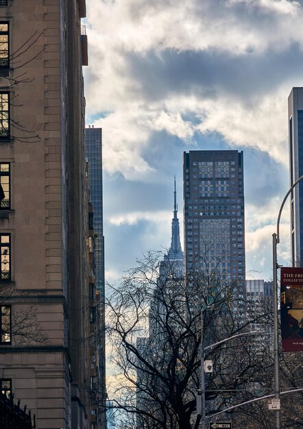 Edifícios modernos contra o céu na cidade de Manhattan