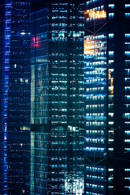 Edifícios modernos, janelas iluminadas, cenas noturnas, china