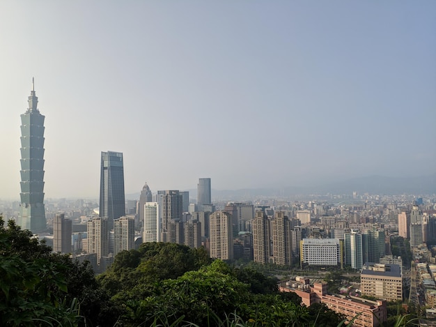 Foto edifícios modernos na cidade contra o céu claro taiwan taipei taipei101