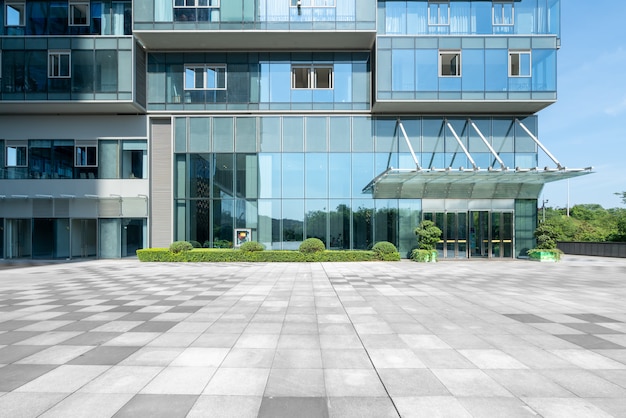 Edificios de oficinas vacías en un centro financiero