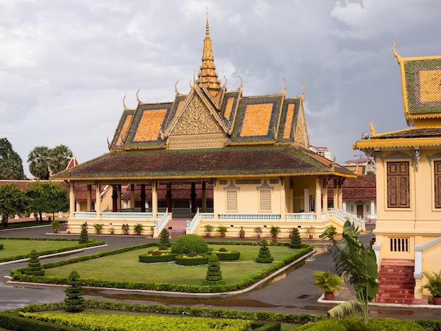 Edifícios ornamentados no royal palace camboja