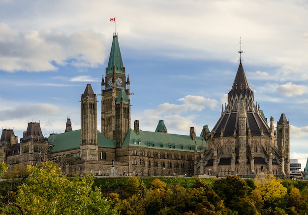 Edificios del Parlamento y biblioteca en Ottawa, Canadá