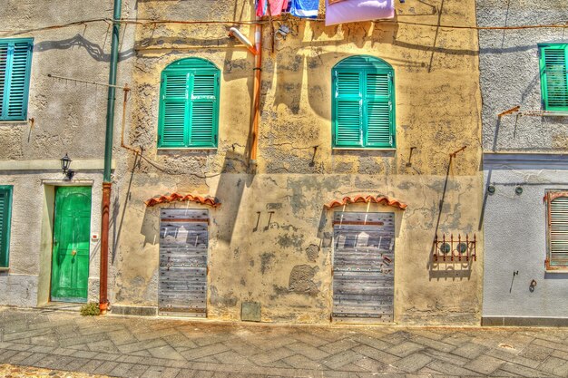 Edificios pintorescos en Alghero Cerdeña