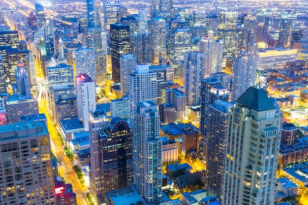 Edificios rascacielos, vista nocturna