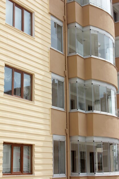 Edifícios residenciais de apartamentos novos na cidade