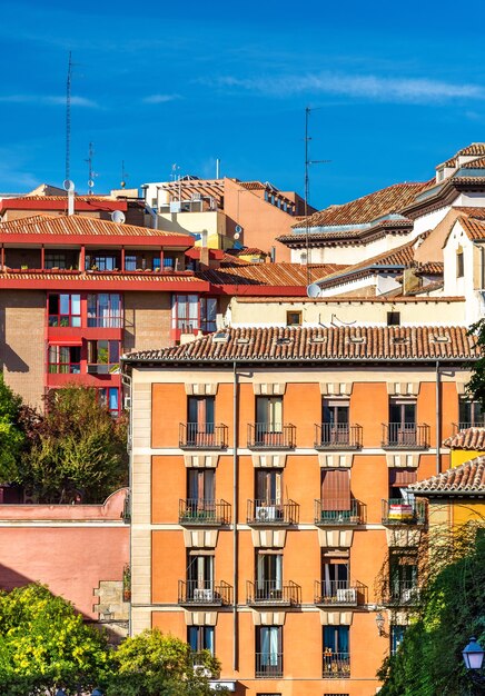 Edifícios típicos no centro de madrid, espanha